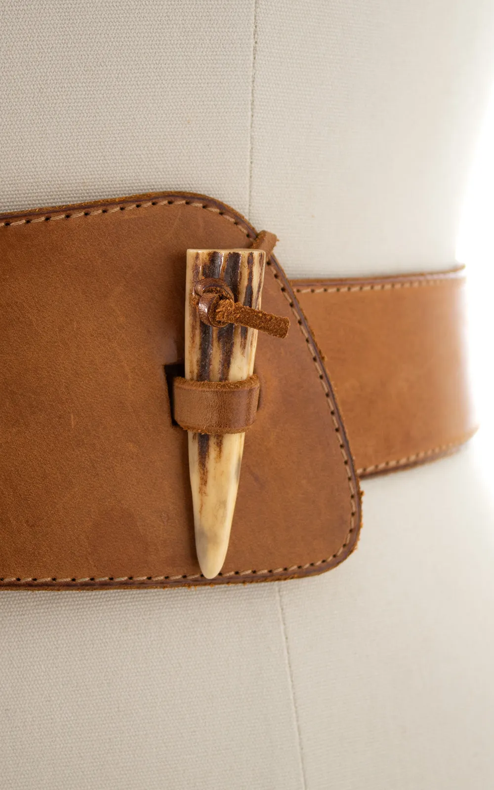 1970s Asymmetrical Leather Cinch Belt | medium