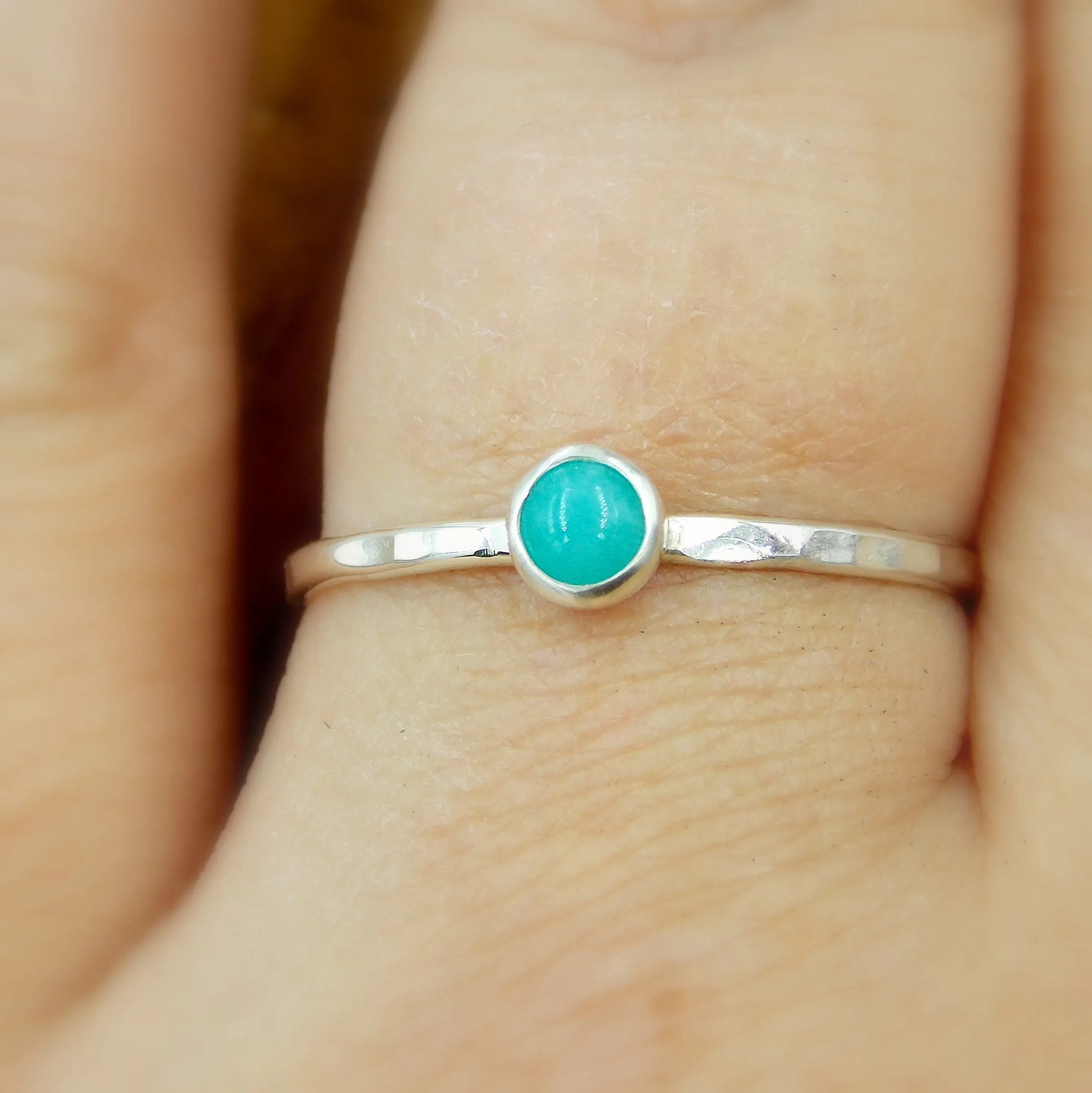 Amazonite Hammered Band Stacking Ring – 925 Sterling Silver Stacking Ring with 4mm Blue Green Cabochon Stone – Stackable Ring Gift For Her